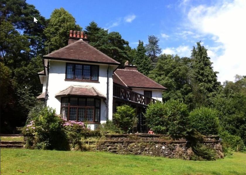 England Hindhead Facade