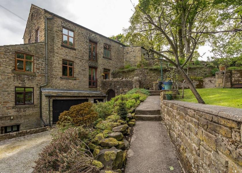 England Keighley Exterior Detail