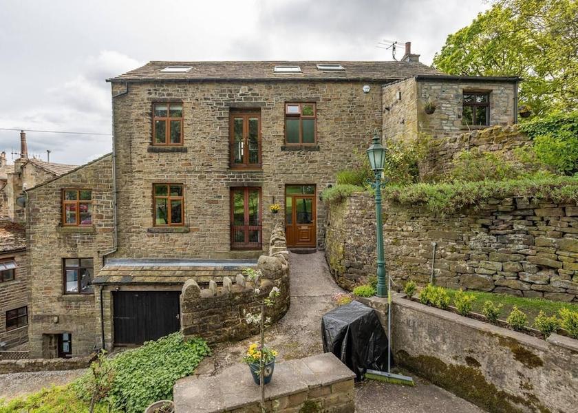 England Keighley Exterior Detail