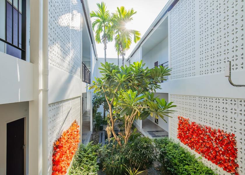 Phuket Province Thep Krasattri Exterior