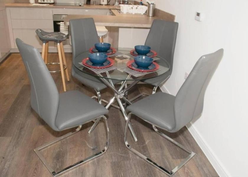 England Grays In-Room Dining