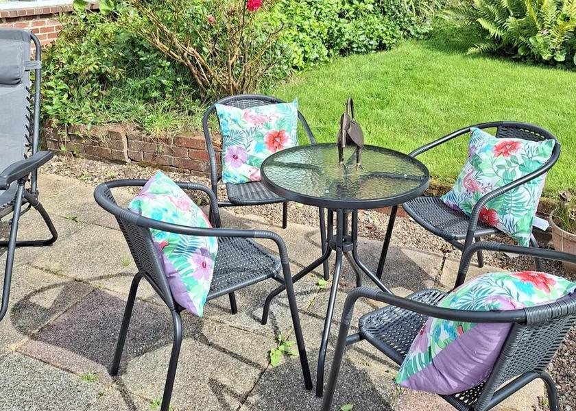 England Axminster Outdoor Dining