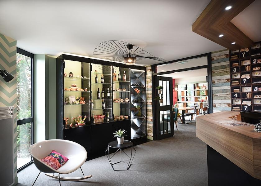 Nouvelle-Aquitaine Gradignan Interior Entrance