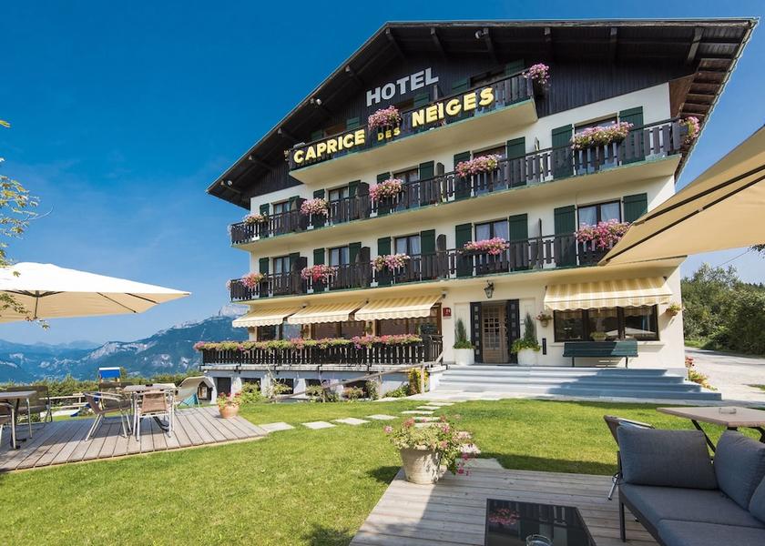 Auvergne-Rhone-Alpes Combloux Facade