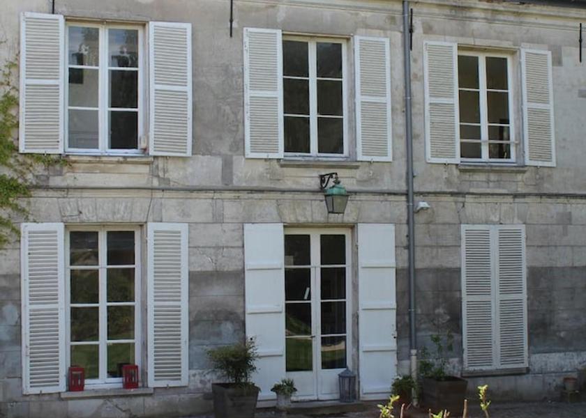 Hauts-de-France Senlis Exterior Detail