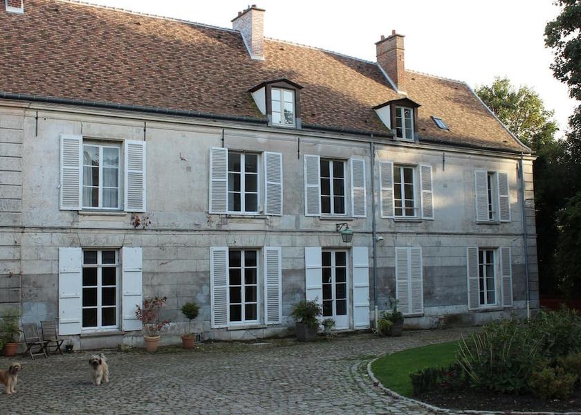 Hauts-de-France Senlis Exterior Detail