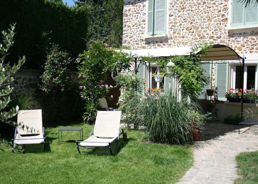 Ile-de-France Magny-Les-Hameaux Exterior Detail