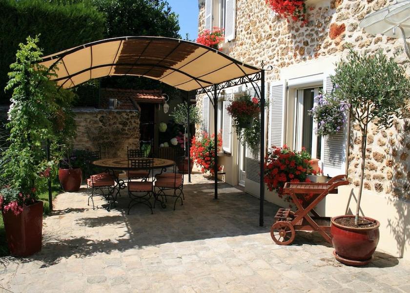 Ile-de-France Magny-Les-Hameaux Exterior Detail