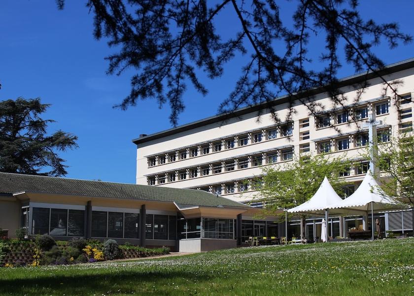 Auvergne-Rhone-Alpes Ecully Facade