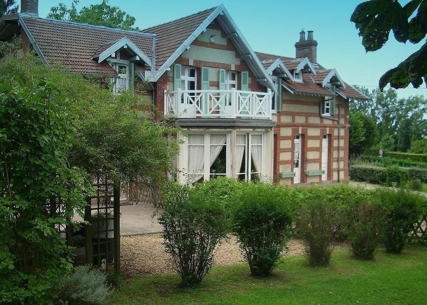 Normandy Cricqueboeuf Exterior Detail