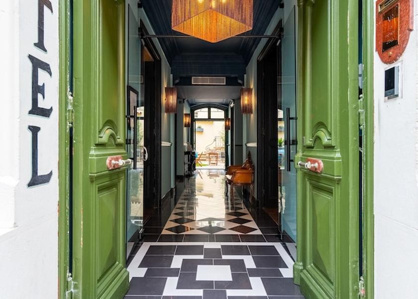 Provence - Alpes - Cote d'Azur Salon-de-Provence Entrance