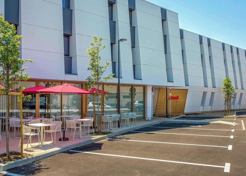 Provence - Alpes - Cote d'Azur Salon-de-Provence Exterior Detail