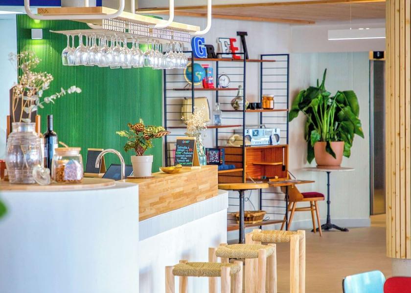 Provence - Alpes - Cote d'Azur Salon-de-Provence Exterior Detail