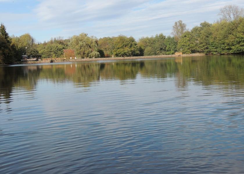 Provence - Alpes - Cote d'Azur Saint-Didier Lake