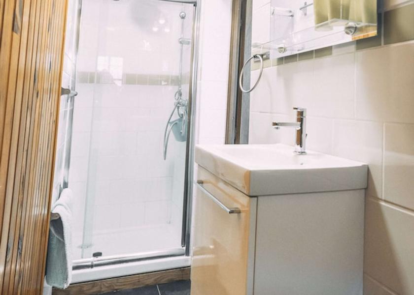 Occitanie Cauterets Bathroom