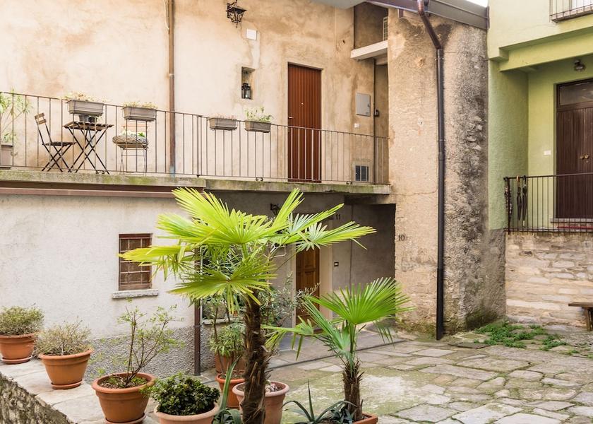 Lombardy Moltrasio Exterior Detail