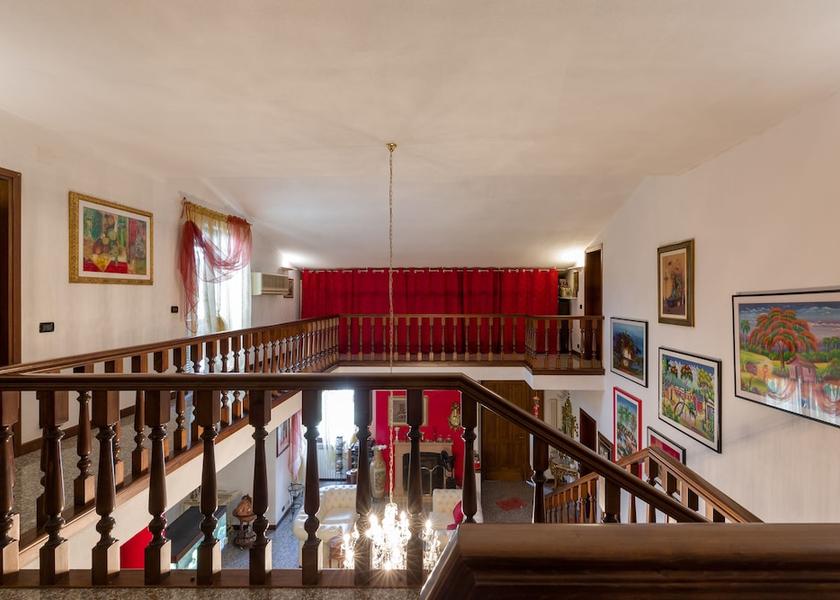 Veneto San Giovanni Lupatoto Interior Entrance