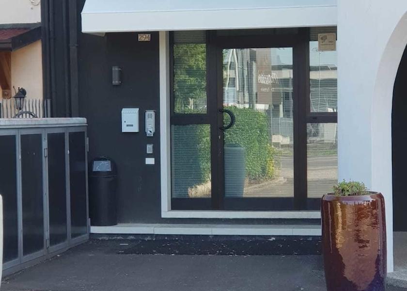 Veneto San Giovanni Lupatoto Exterior Detail