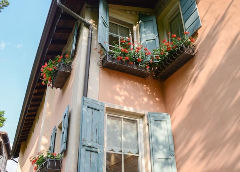 Lombardy Gardone Riviera Exterior Detail