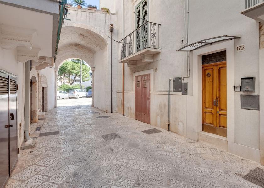 Puglia Conversano Facade