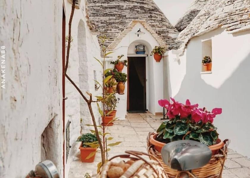 Puglia Conversano Exterior Detail