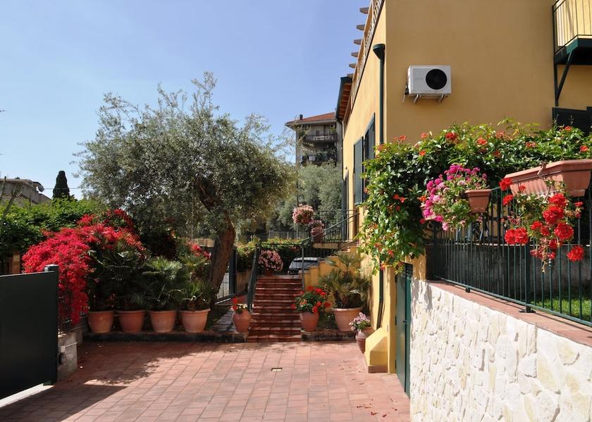 Sicily Aci Castello Courtyard