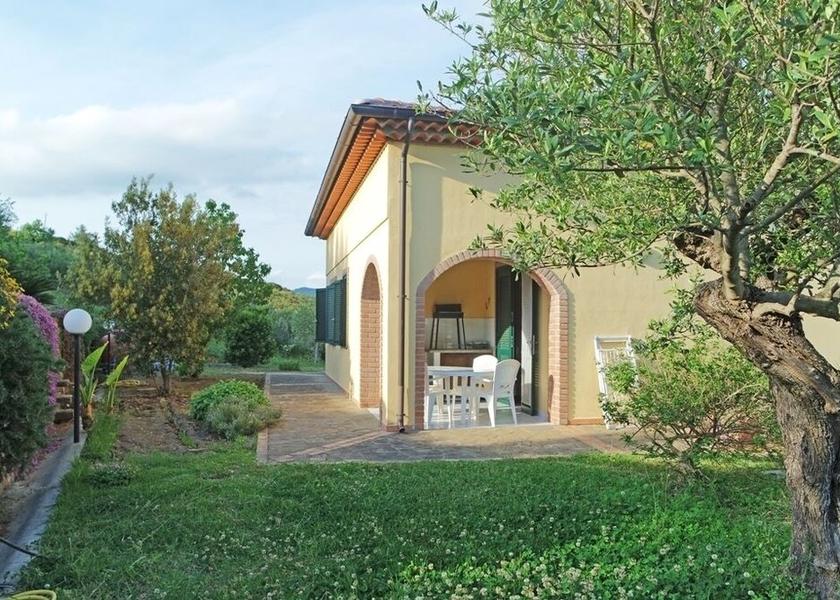 Campania Casal Velino Exterior Detail