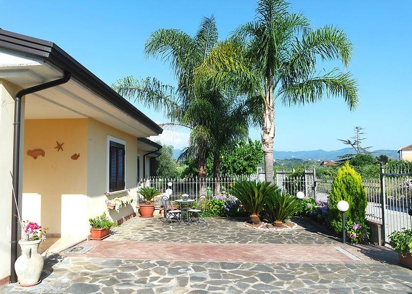 Campania Casal Velino Exterior Detail