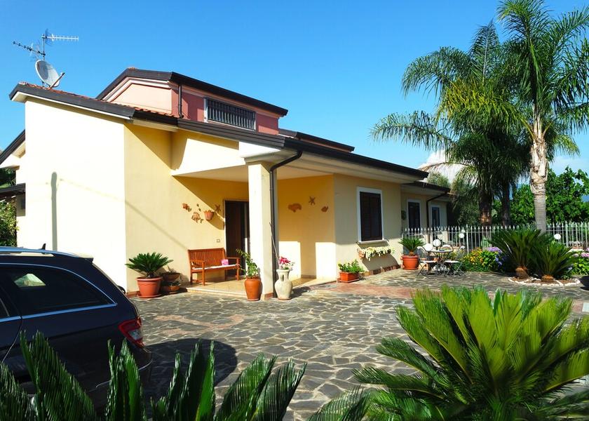 Campania Casal Velino Exterior Detail