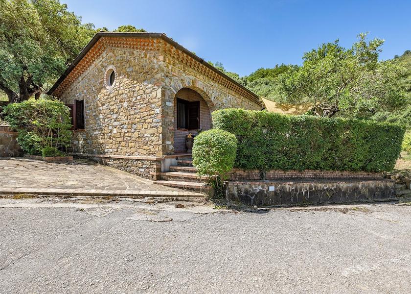 Campania Casal Velino Exterior Detail