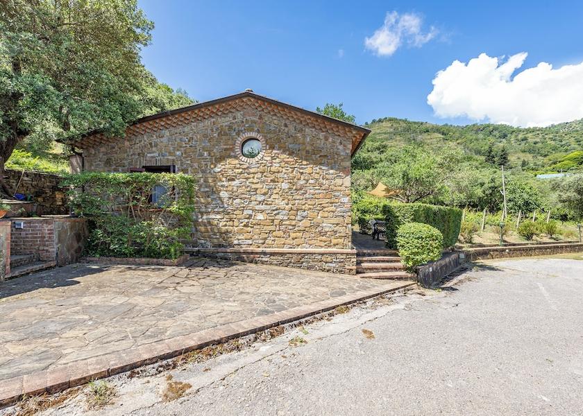 Campania Casal Velino Exterior Detail