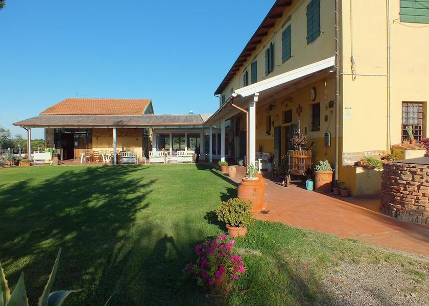 Tuscany Ponsacco Exterior Detail