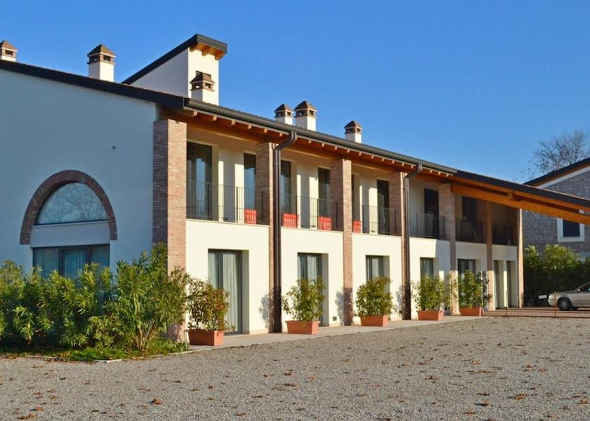 Veneto Nogarole Rocca Exterior Detail