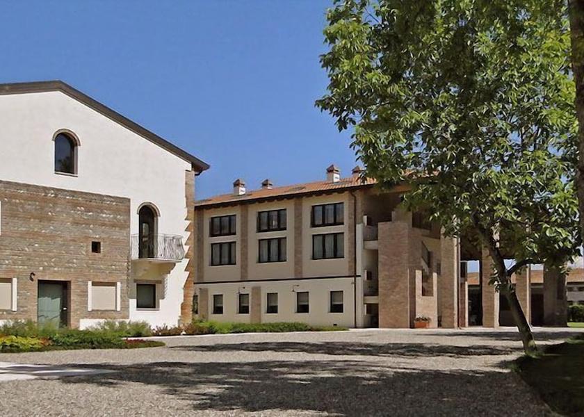 Veneto Nogarole Rocca Exterior Detail