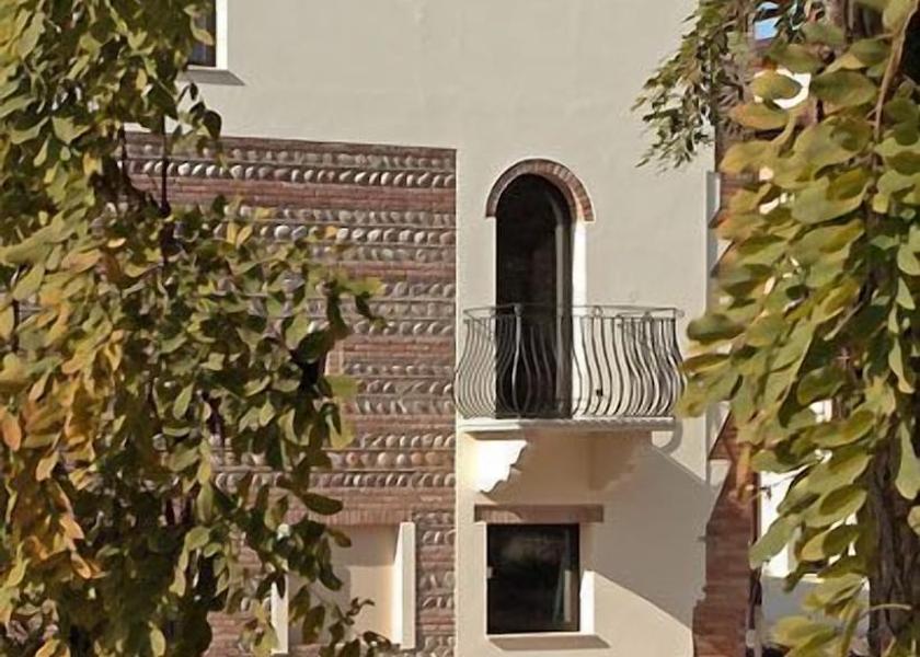 Veneto Nogarole Rocca Exterior Detail