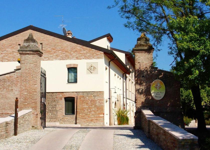 Veneto Nogarole Rocca Exterior Detail