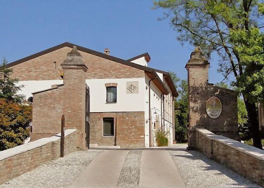 Veneto Nogarole Rocca Exterior Detail