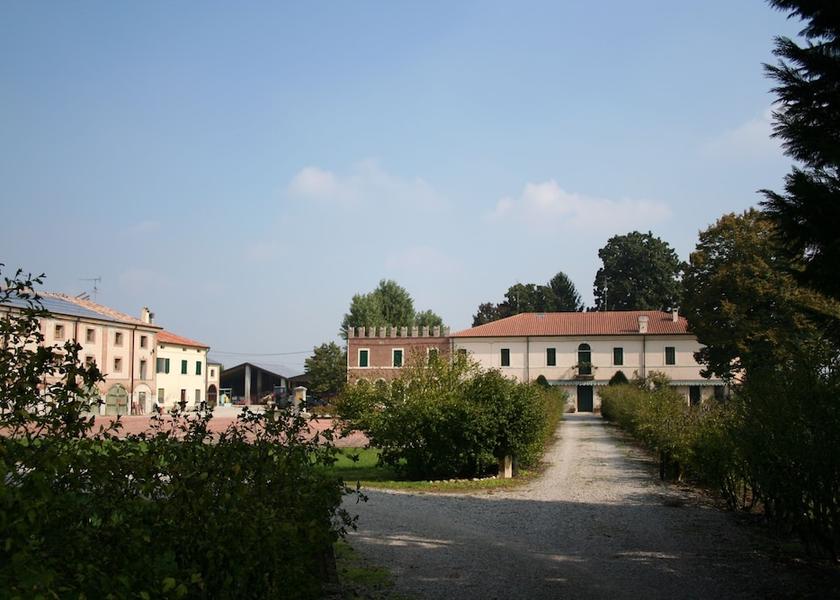 Veneto Nogarole Rocca Exterior Detail