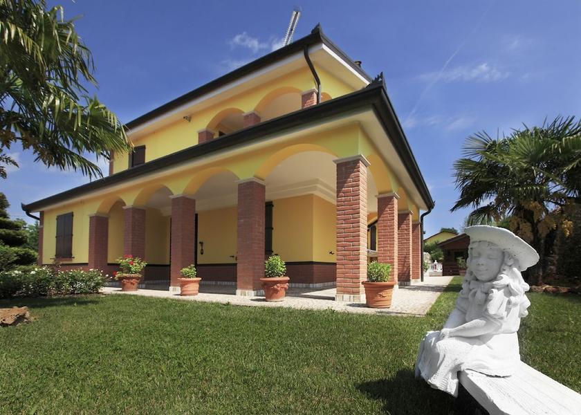 Emilia-Romagna Cento Exterior Detail