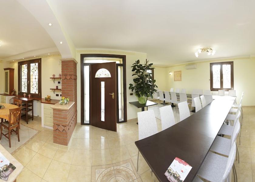 Emilia-Romagna Cento Breakfast Area
