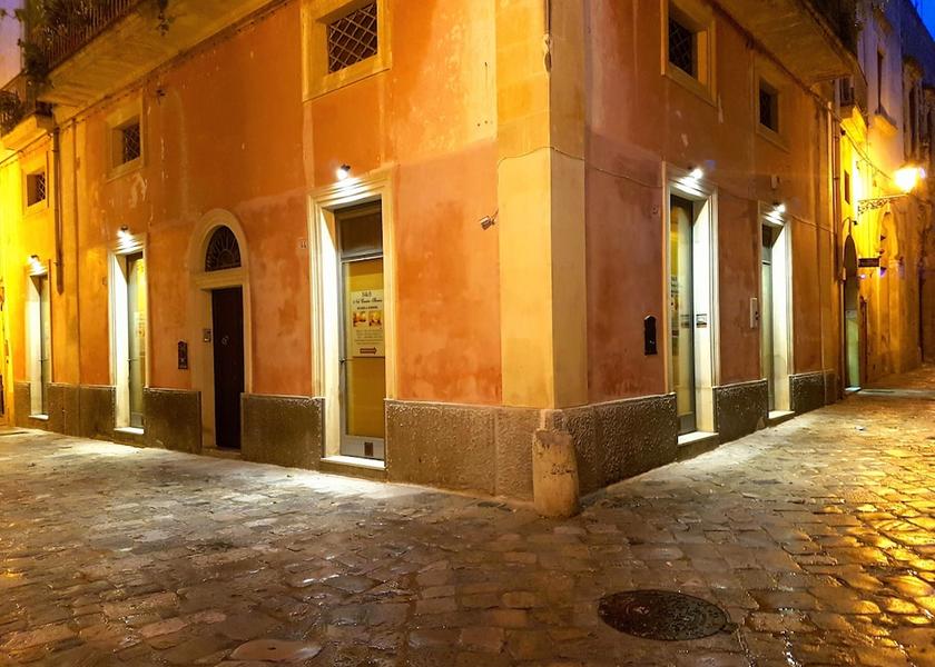 Puglia Galatina Facade