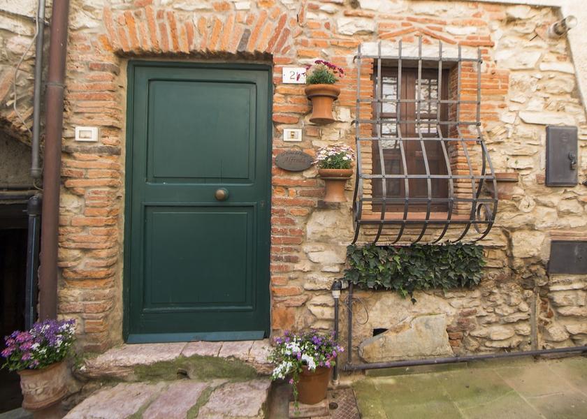 Tuscany Sassetta Entrance