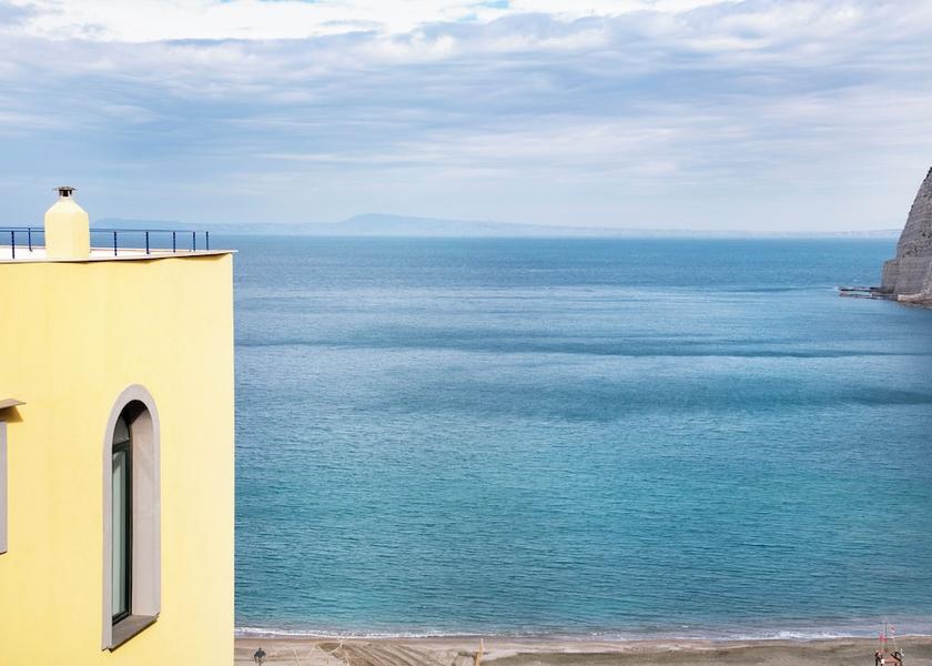 Campania Meta Water View