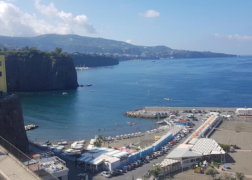 Campania Meta Beach