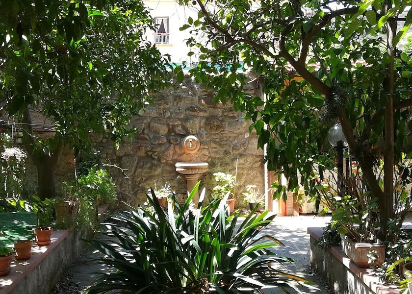 Campania Meta Exterior Detail