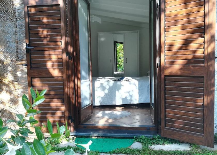 Campania Meta Exterior Detail