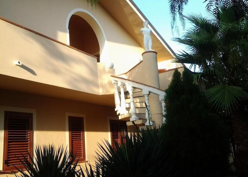 Calabria Ricadi Garden View