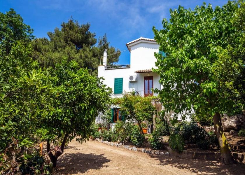 Calabria Ricadi Exterior Detail