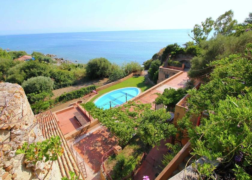 Calabria Ricadi Pool