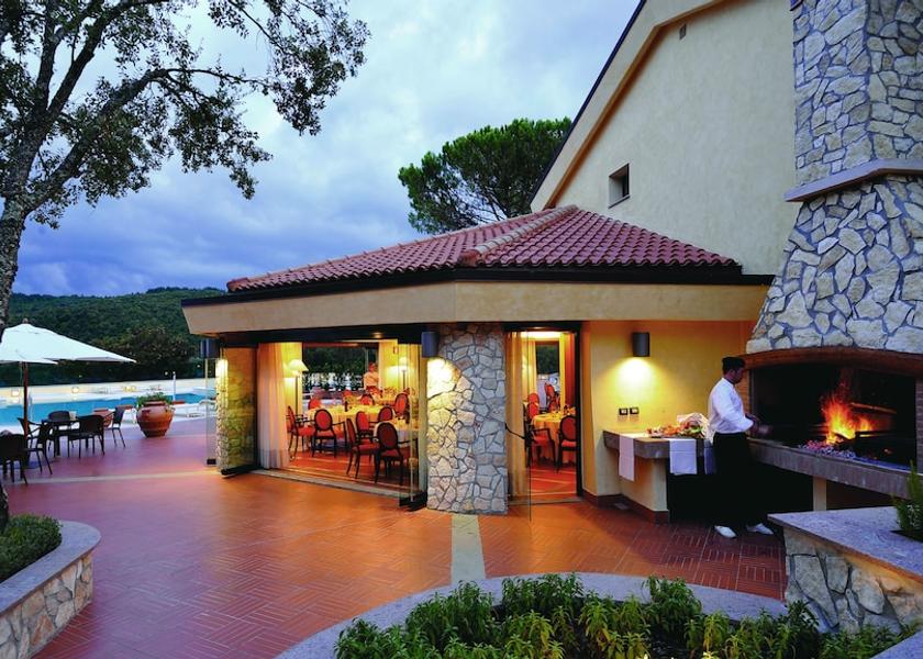 Tuscany Civitella Paganico Courtyard